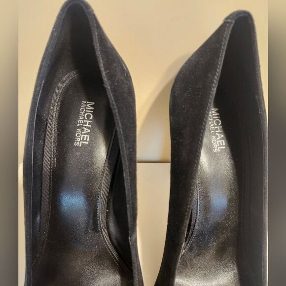 Michael Michael Kors "Viola"Black Suede w/Crystal Brooch Accent Pumps Sz.10 $160 - Picture 6 of 11